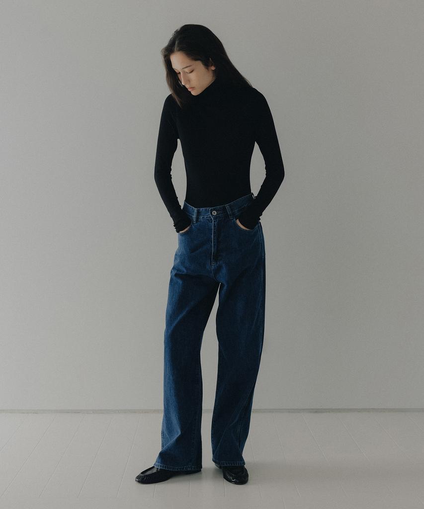 Beullaengkeulumumeon Letters Roll Neck_Black