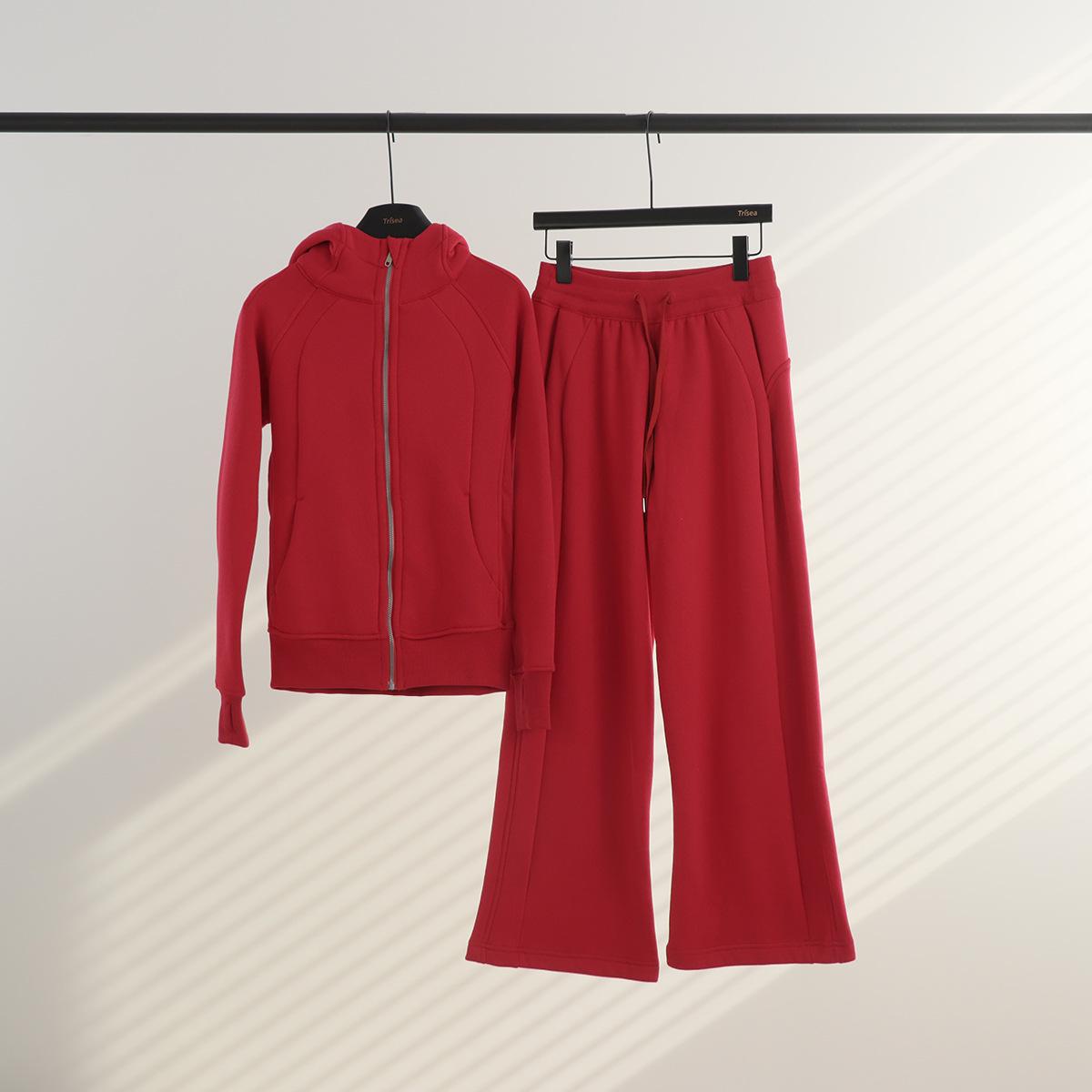 

В наличии: Женский спортивный костюм из флиса, худи и штаны, приталенный - Осень/Зима S