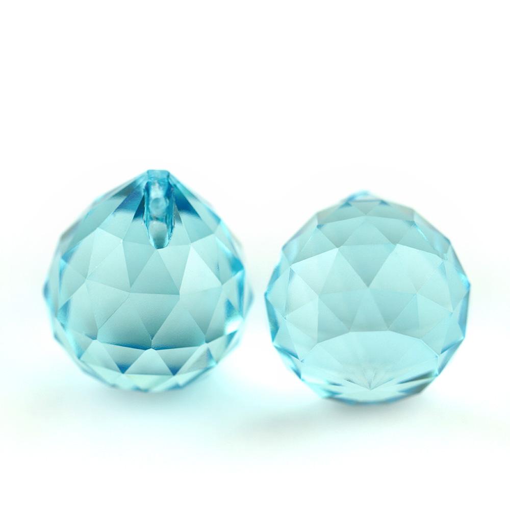 Boules suspendues en cristal K9 de différentes couleurs 15 mm/20 mm/30 mm/40 mm Prismes en verre Boules facettées Feng Shui Décoration d'arbre de mariage de fête d'hôtel
