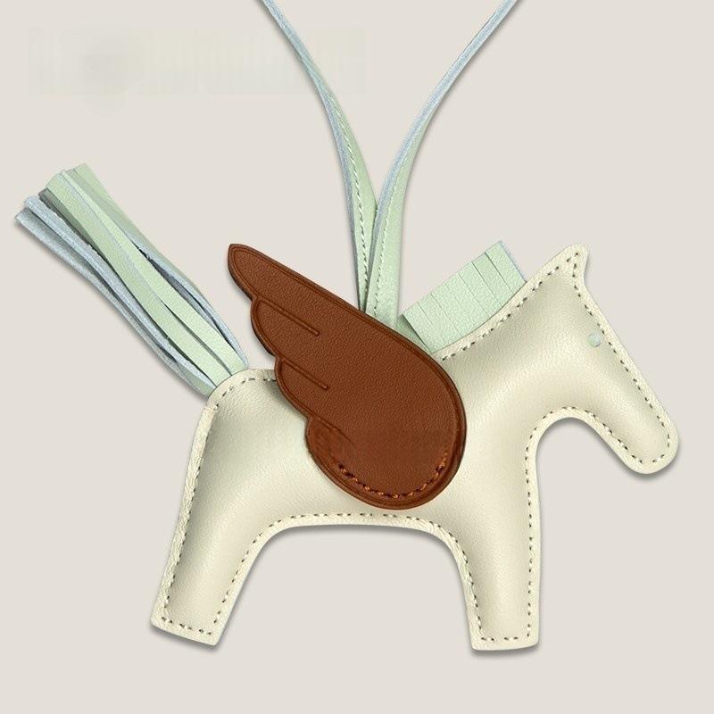 Ciondolo Borsa Cavallo Alato Fatto a Mano Pelle di Pecora Importata Cucito a Mano Ciondolo Cavallino da Rodeo di Alta Gamma Portachiavi Ciondolo per Auto