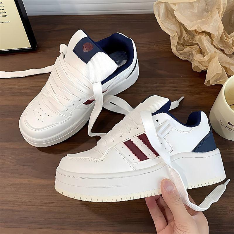 Burgunderfarbene Plateau-Brot-Schuhe kleine weiße Schuhe Damen leichtgewichtige runde Zehenpartie Student vielseitig Rock höhenverstärkende Paar-Board-Schuhe