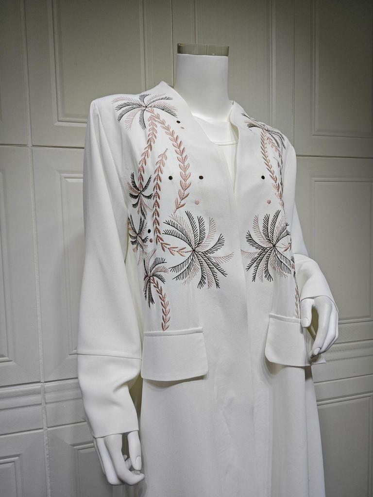 Elegant White Floral Embroidered Abaya Coat - Modern Middle Eastern Fashion