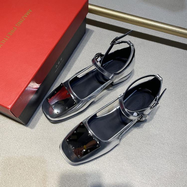 Silver retro Roman women's shoes white leather bag head sandals women's summer flat heels light mouth square head single shoes