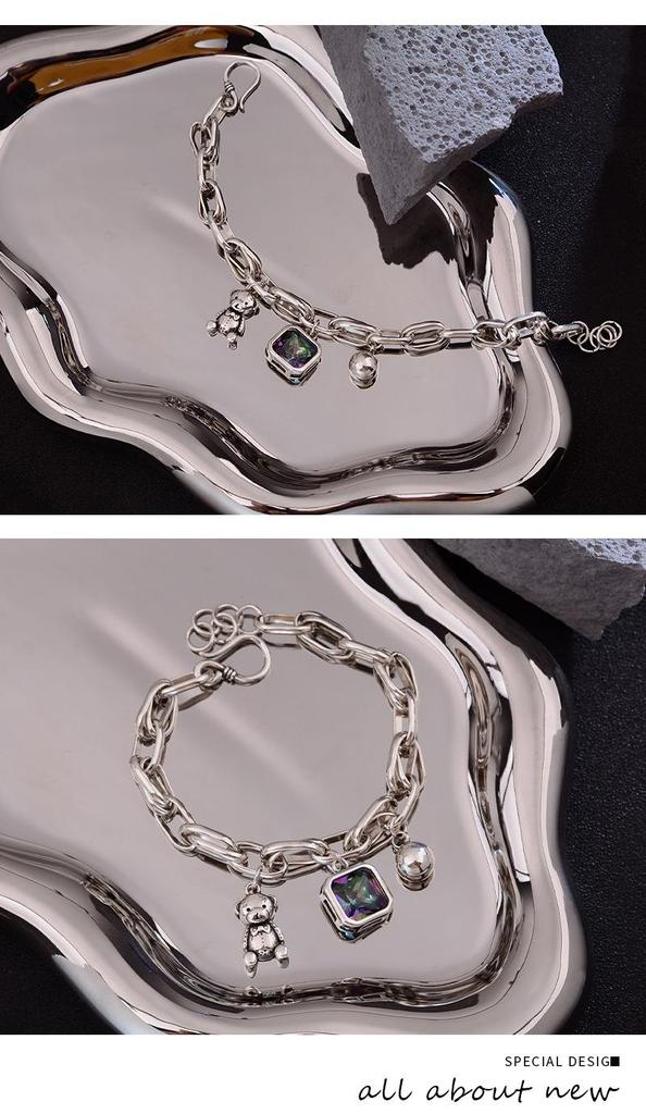 Fashionable Retro Bear Diamond Bracelet - Women's Unique High-End Charm