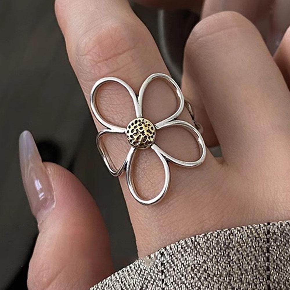 Exaggerated Daisy Flower Ring Female Simple Ring Fashion Joker Index Finger Ring. resizable