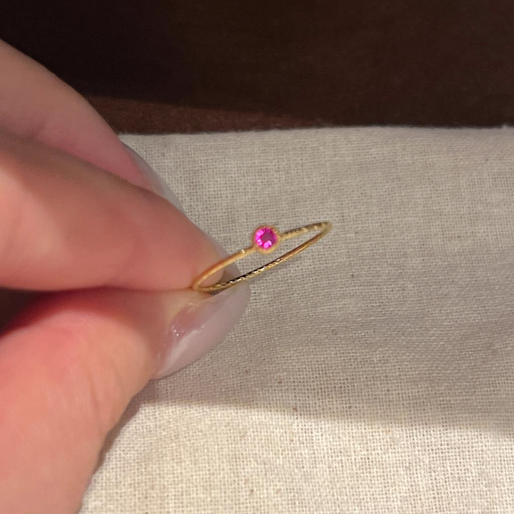 Simple Inlaid Pink Single Diamond Rings for Women Light Luxury Fine Mini Ring High-end Layered Style Suitable for Daily Jewelry