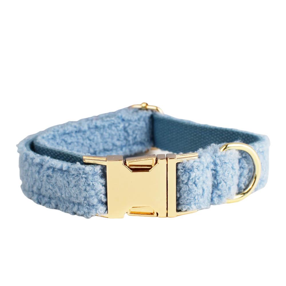 Blaues Teddybär Hundegeschirr Set: Enthält Brustgeschirr, Fliege am Halsband, Leine und Kette für den Außenbereich.