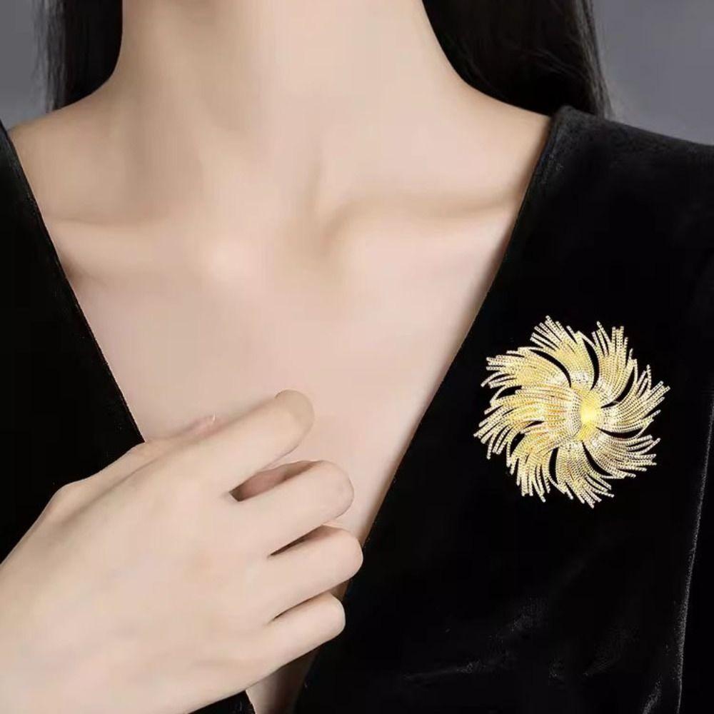 

Gold Color Flower Brooches Beautiful Big Flower Firework Jewelry Party Costume Decoration золотий