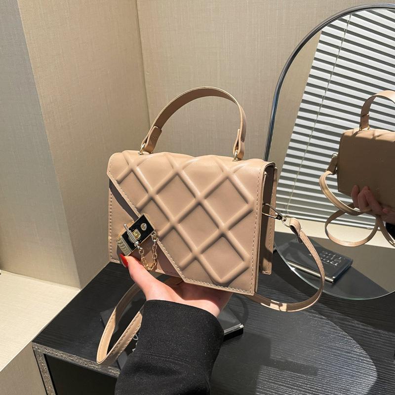 Bolsa pequena de corrente de diamante coreana nova 2025 de alto valor com textura fashion bolsa de ombro transversal bolsa quadrada pequena casual