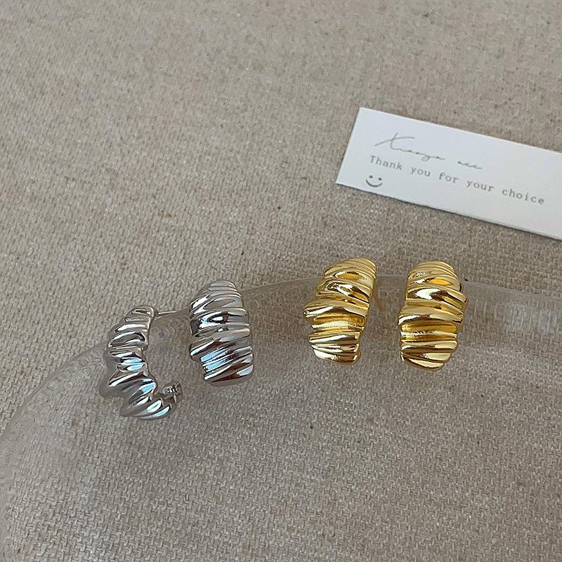 Design Sense Folded Croissant Bag Earrings Women'S Niche Unique Personality Fashion Temperament Elegant Versatile Earrings