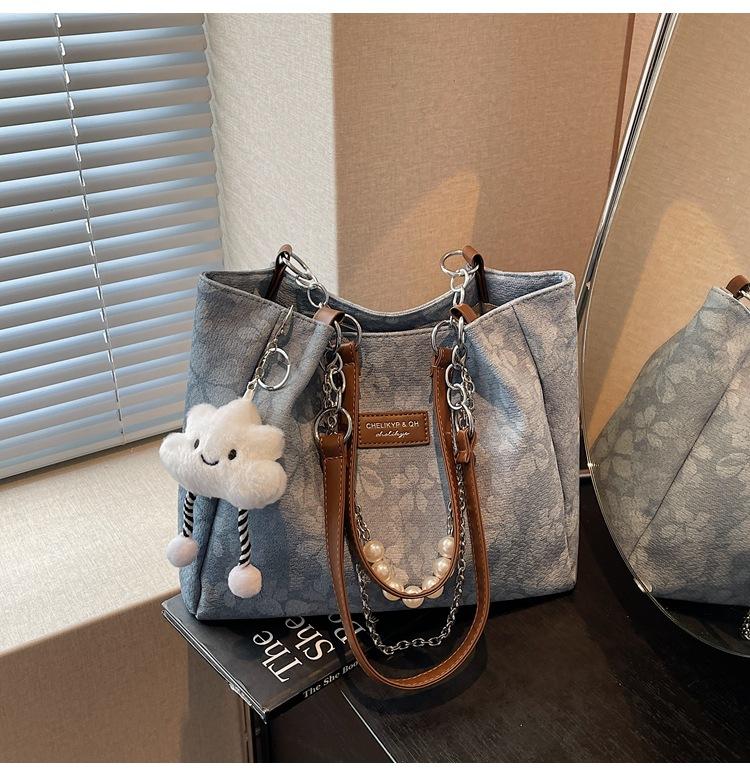 

Сумка большой вместимости женская летняя универсальная новая повседневная текстурная сумка на плечо сумка-тоут для通勤 синий