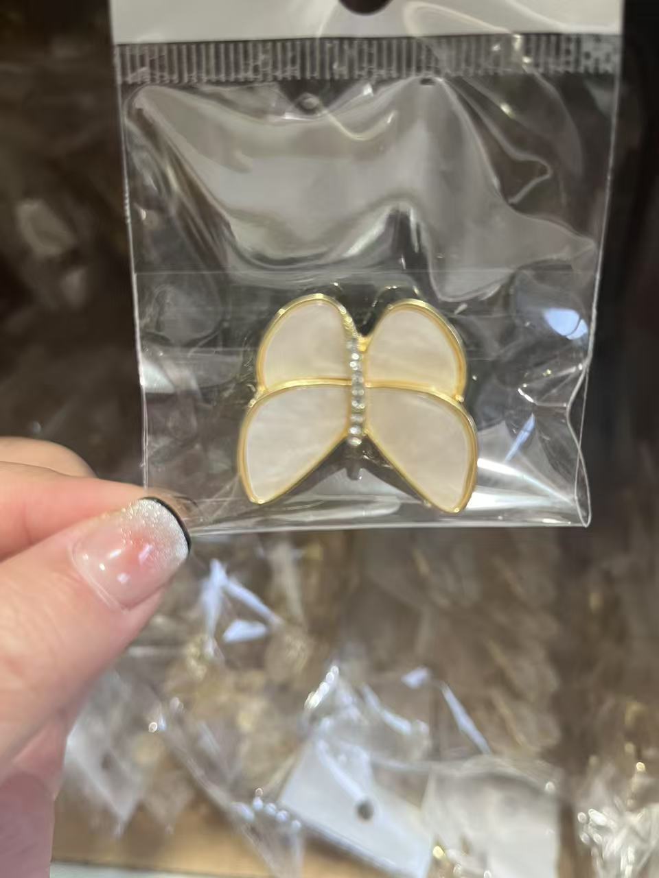 Creative White Butterfly Brooch Anti-light Pin Brooch Women s Suit Sweater Clothing Accessories 2.8*3.3cm