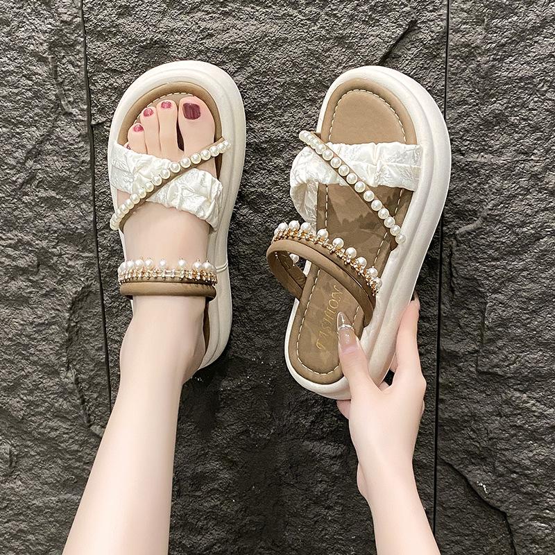 French Beautiful Fashion Cool Slippers 2025 Summer New Wear Comfortable Dual-purpose Beach with Skirt Cool Slippers Women