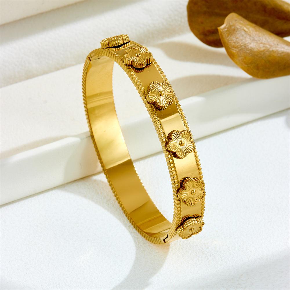 2026 Five-leaf Flower Design High-end Jewelry Light Luxury Temperament Fashion Versatile Ins Style Bracelet