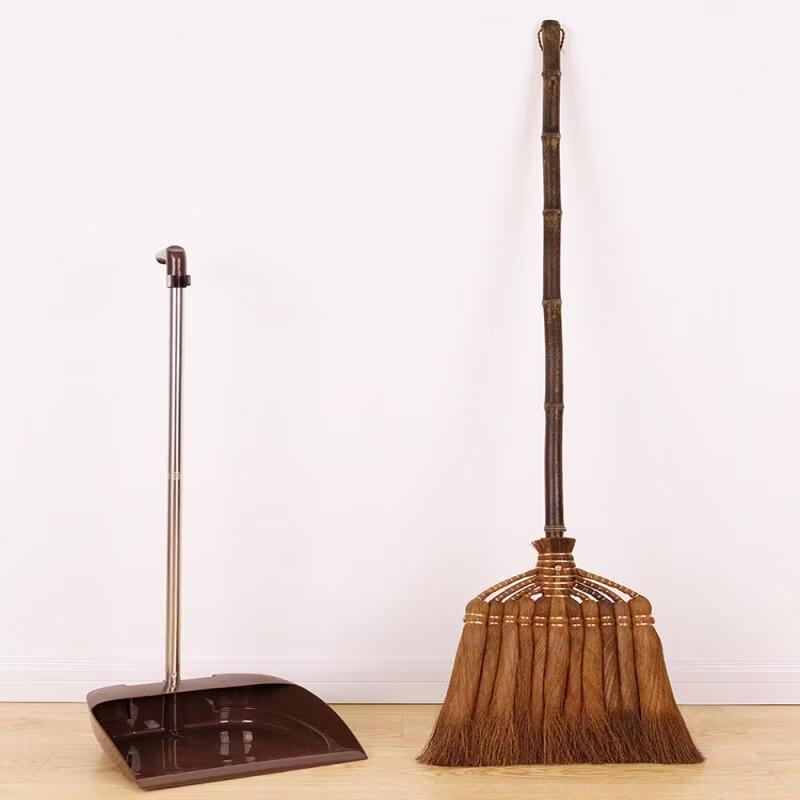 Jundingying Extended Handle Palm Leaf Broom