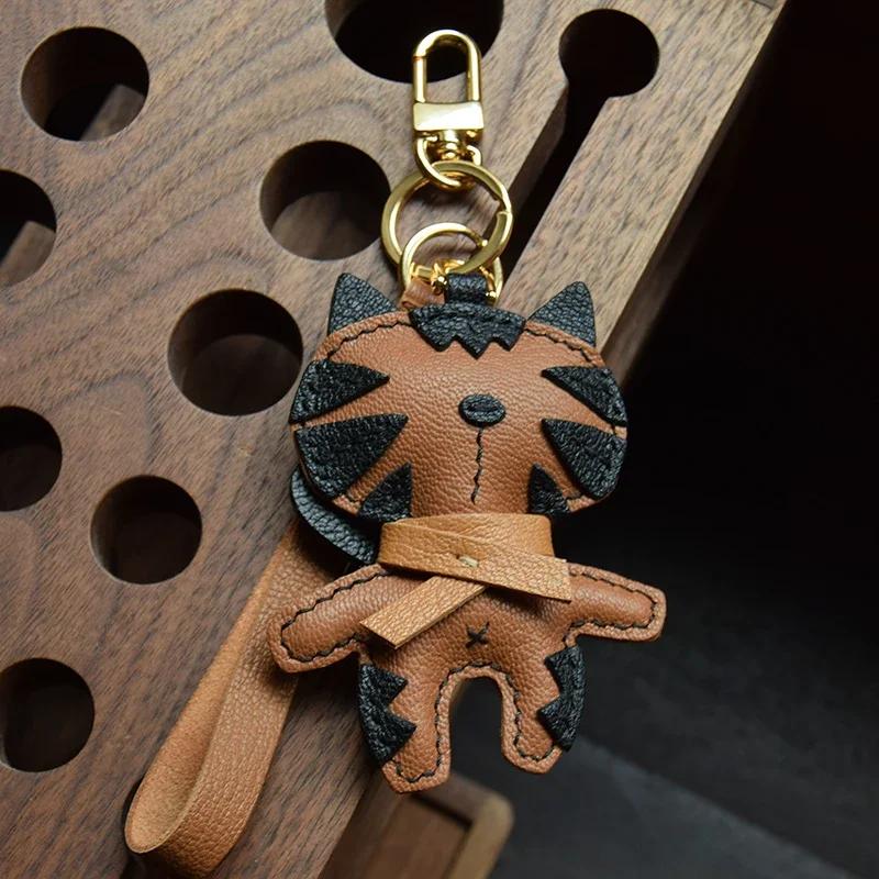 Elegant Ragdoll Cat Keychain Genuine Leather Car Key Holder - Stylish Purse Charm for Women