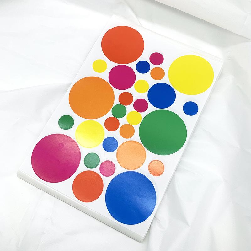 

Детский сад «Мир в горошек»: Вдохновленная Яёи Кусамой красочная круглая наклейка арт-декорация