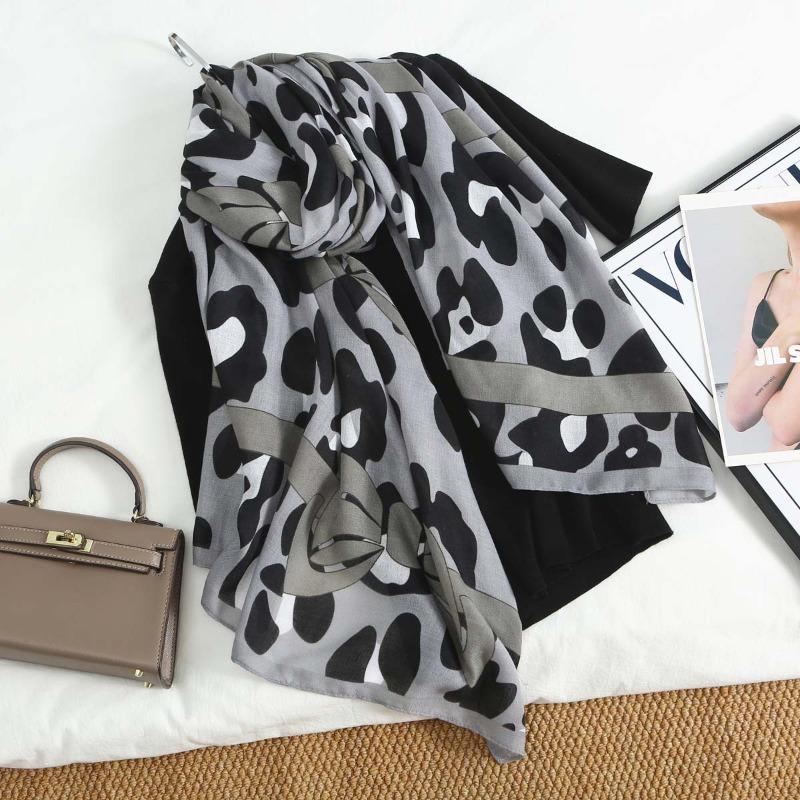 New cotton and linen feel simple color matching letter O scarf fashion travel sunscreen yarn