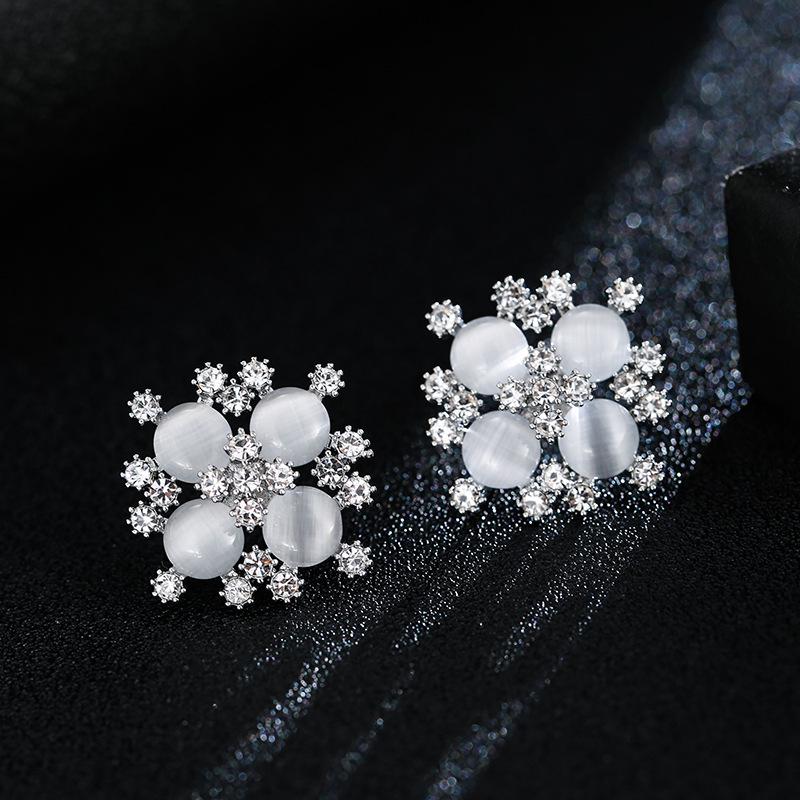 European American Fashion Snowflake Cat s Eye Gold-Plated Silver Earrings