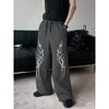 Pantaloni de trening negri cu picior larg pentru bărbați, Imprimeuri artistice cu flacără tribală albă, Talie cu șnur, Croială largă, Casual pentru purtare zilnică