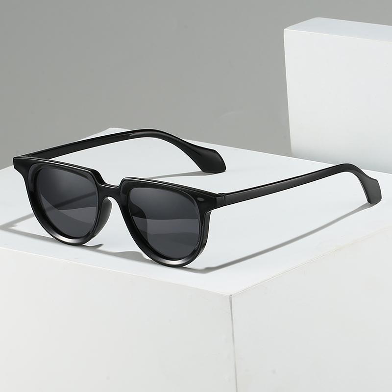 Vintage Fashion Minimalist Sunglasses Women Man High Quality Brand Designer Sun Glasses Retro Outdoor Travel Man Lady Eyeglasses