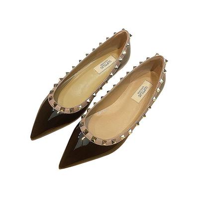Spring New V Home Rivet Flat Shoes Women's Versatile Soft Sole Temperament Liuding Shallow Mouth Single Shoes Ladyshoes