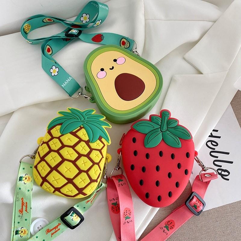 Süße Mini-Frucht-Silikon-Umhängetasche für Kinder mit entzückendem Erdbeer-Design