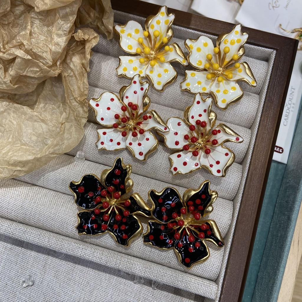 Retro New Chinese Vintage Red Ball Flower Stud Earrings, Court Style Copper Plated Real Gold Advanced Sense National Style Earrings