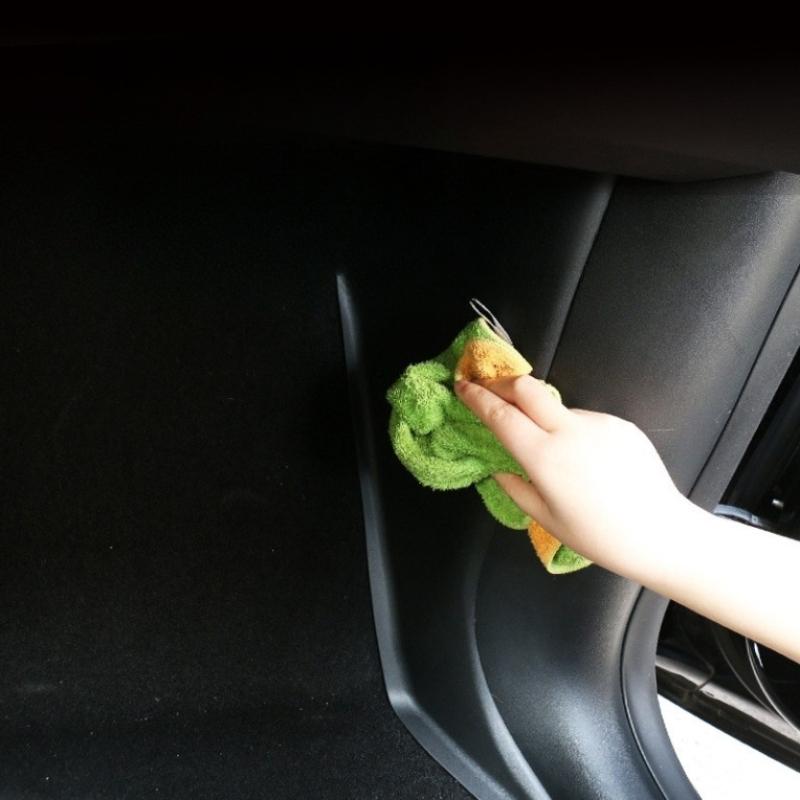 Mittelkonsolen-Seitenwand Anti-Kick-Schutzabdeckung für Tesla Model Y -2024 Auto TPE Ruhepedal Seitenschutzpolster