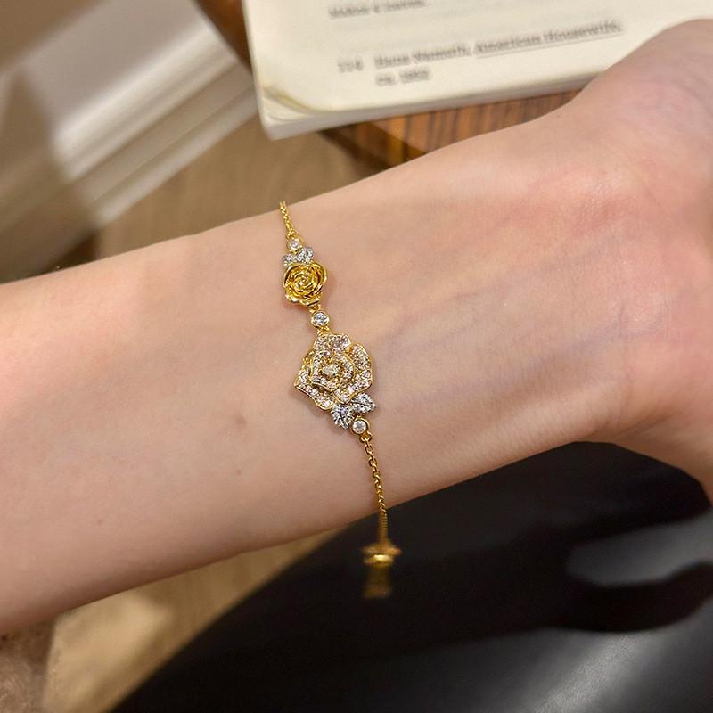 Elegant Floral Necklace For Women Featuring Luxurious Double Flower Design