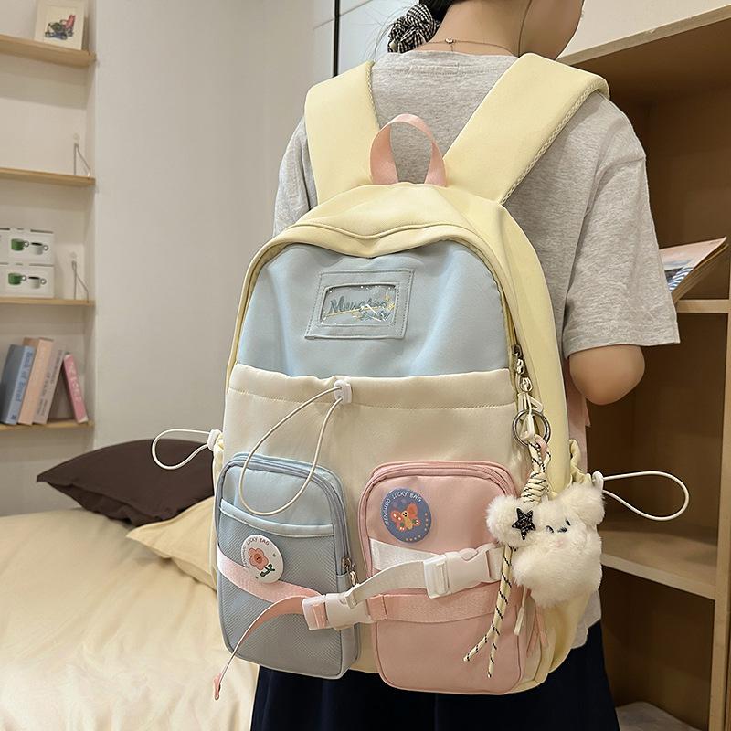 

Small fresh color matching literary and artistic student schoolbag female Japanese andKorean junior high school students large-capacity badge backpack