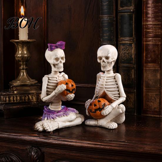 Unique Photography Props 2Pcs/Set Couple Skeleton Statues, with Pumpkin Figurines, Men Embracing Statue Women Ornaments for Halloween Table