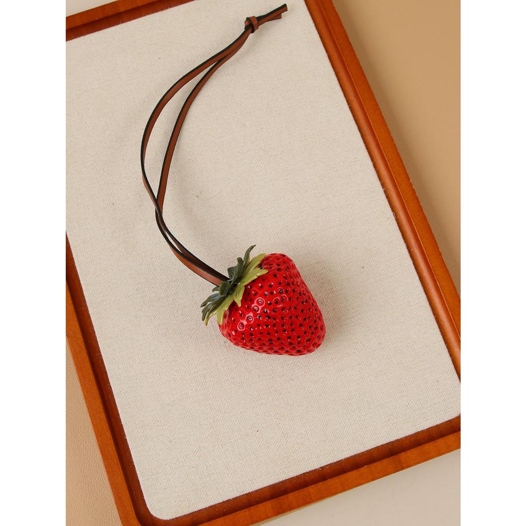New Creative Simulation Big Strawberry Bag Pendant Personalized Three-dimensional Resin Cute Keychain Bag Accessories Pendant