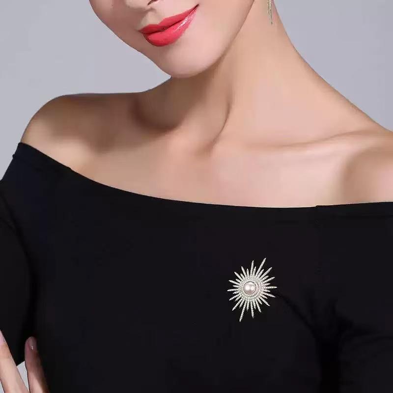 Sunflower Pearl Brooch Women's Suit Pin with Full Diamond Scarf Buckle and Anti-Exposure Button.