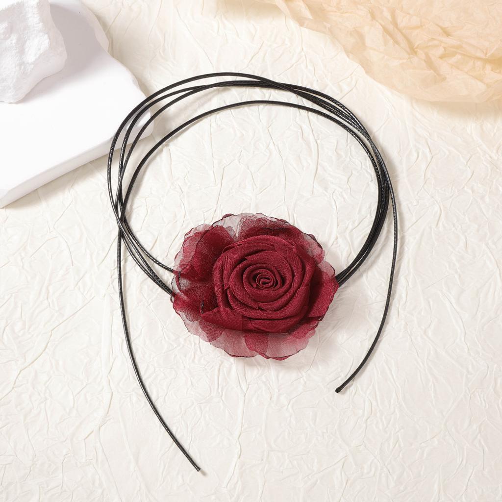 French warm, fashionable, simple and romantic Valentine's Day fabric spinning three-dimensional burgundy rose pendant necklace