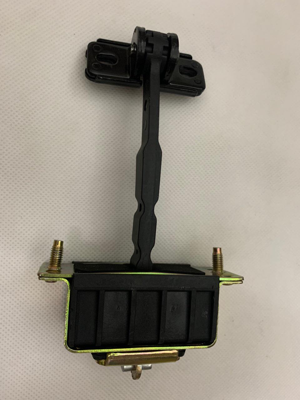 

Ограничитель передней двери Mercedes-Benz для моделей 220/211 - Номера деталей 2207200016, 2117200116 One piece