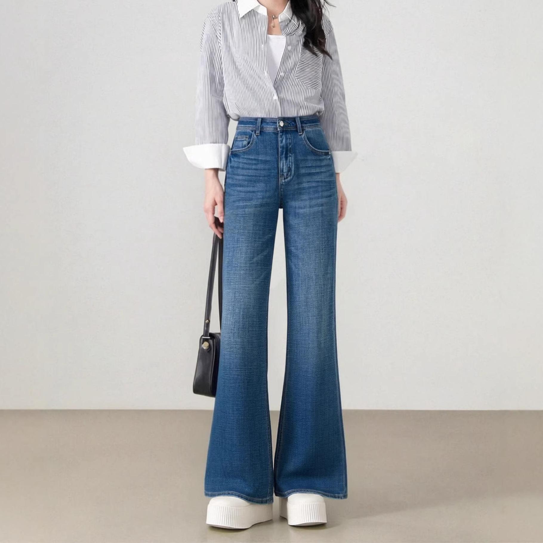 

Dai Jia & Er s High-Waisted Slim Flare Jeans, Spring 2026 Collection. Small