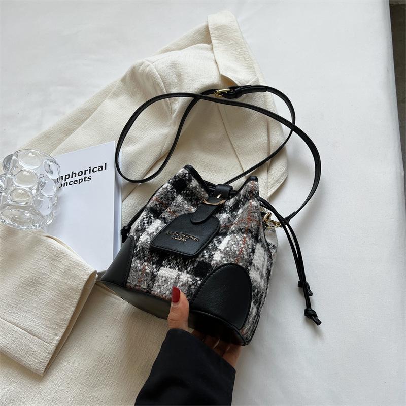 Small Bag Women's Spring New Versatile Messenger Bucket Women's Bag Trendy Plaid Commuter Women