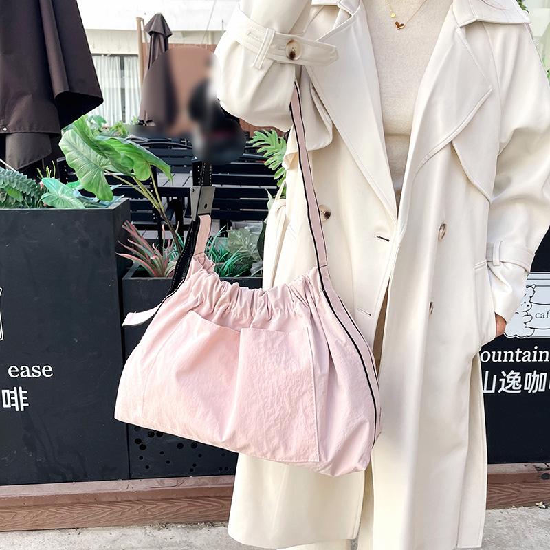 Spring and Summer New Women's Shoulder Bag Casual Niche Design 2025 Spring Messenger Bag Trendy Personalized Bucket Bag