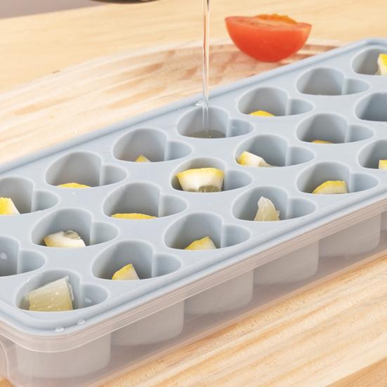 Heart-Shaped Ice Cube Trays Non-Stick Reusable Silicone Ice Mold with Lid Stackable Food-Grade BPA-Free Ice Cube Maker