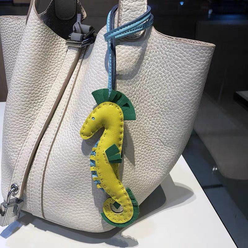 Hippocampus Cow Leather Car Keychain Pendant Bag Pendant Personalized Simple Girls Gift Bag Accessories