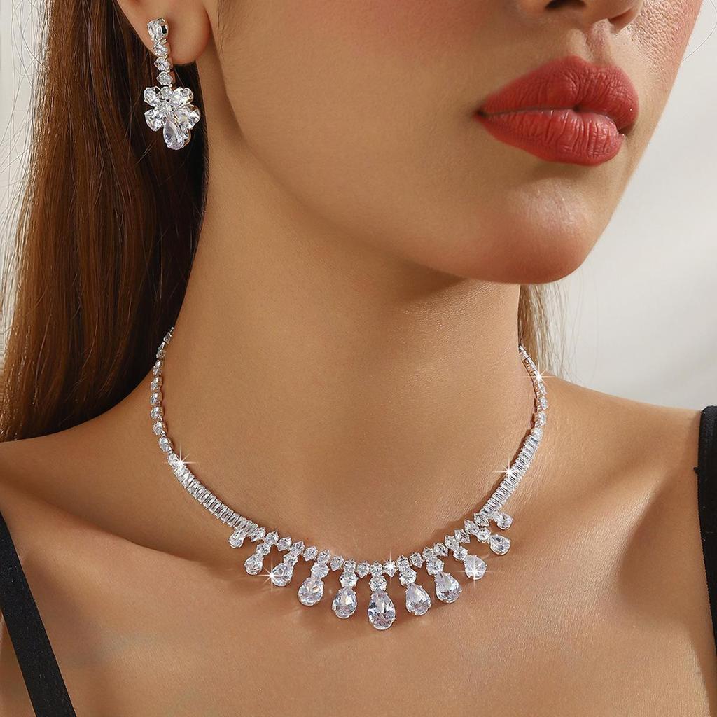 Elegant Crystal Necklace & Earrings Set for Weddings and Banquets