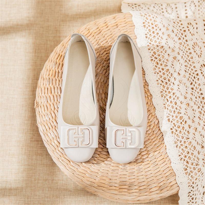 Spring New Leather Shallow Mouth Round Head Women's Single Shoes Middle Heel Comfortable Mother Dance Shoes Work Women's Shoes