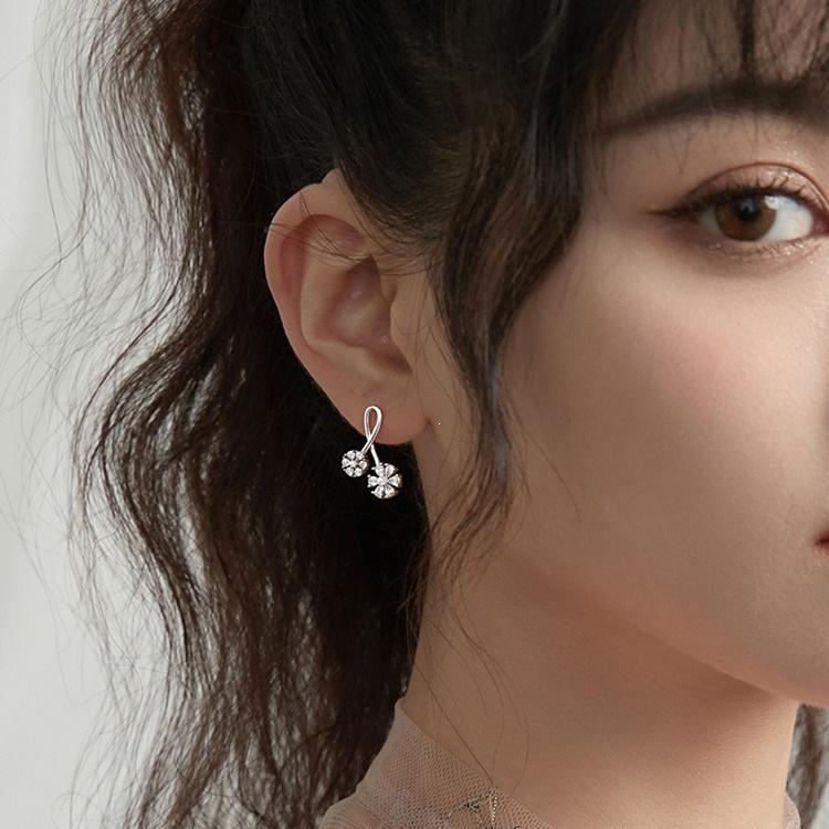 S925 Silver Sunflower Stud Earrings: Trendy Retro Light Luxury for Women, 2022