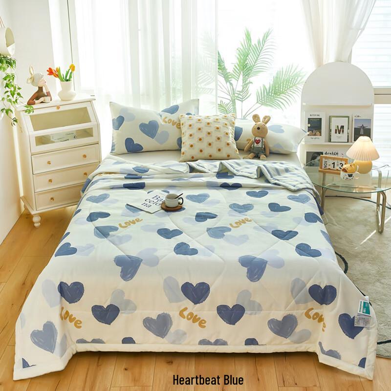 

Heart-Fluttering Printed Summer Quilt