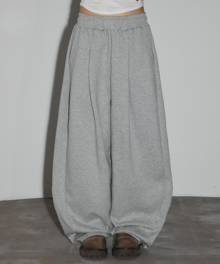 Seulliggeullou Angel Applique Curved Sweatpants [Gray]