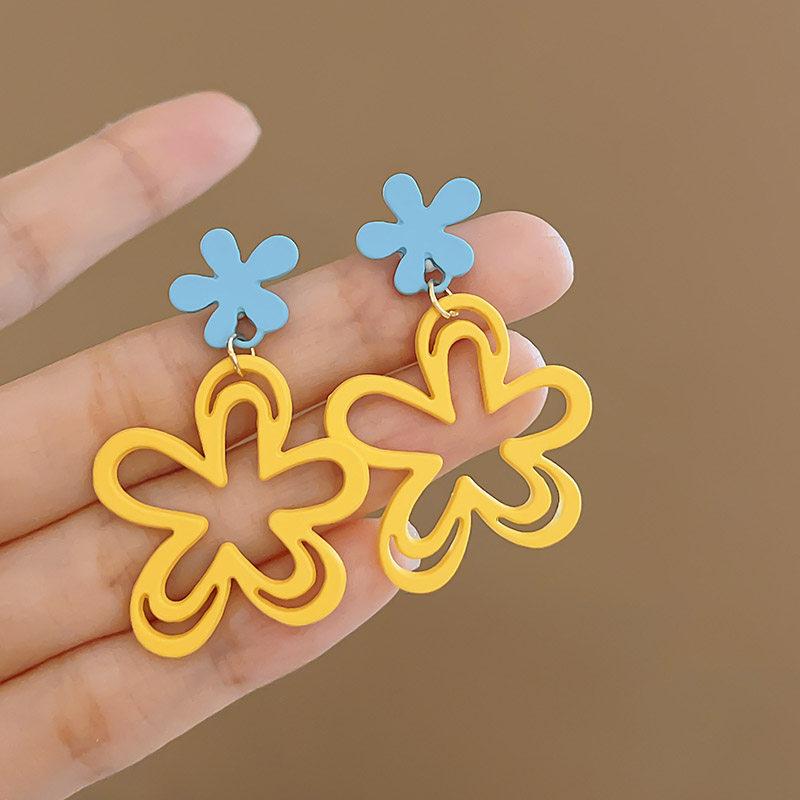 Dopamine flower ear hook women's new holiday style accessories ear clips without ear piercings, high-end seaside cute ear accessories
