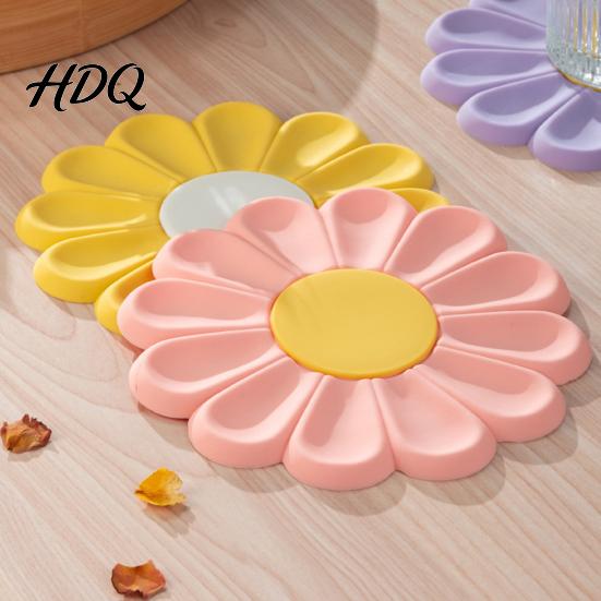 Spill Resistant Placemat Flower Shape Placemat Non-Slip Heat Table Mat Anti-Scald Hot Burr-free Pot Holder for Bowls Cups Pots Dining Mat