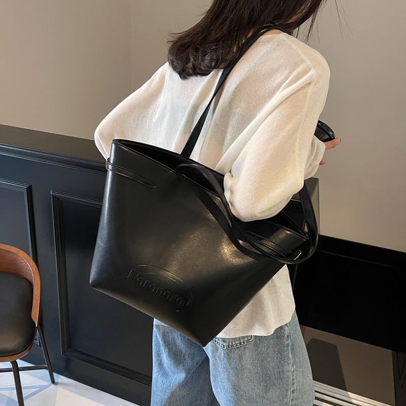 

Korean version of large-capacity bag women s bag underarm bag 2025 new fashion tote bag college style shoulder vegetable basket bag 42*13*28 чёрный