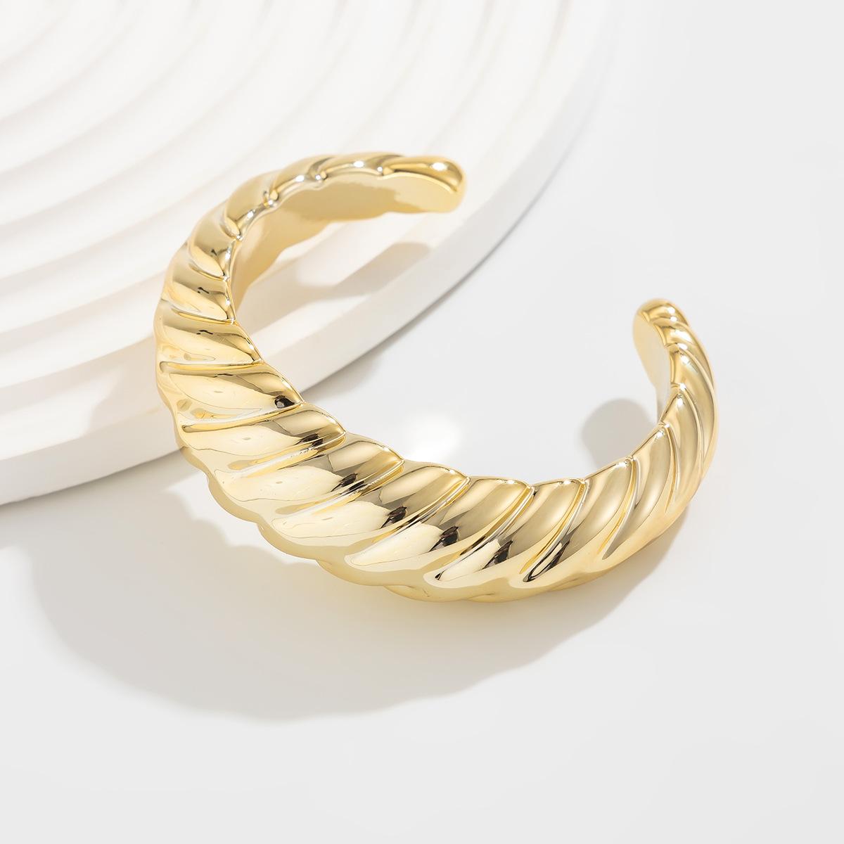 

Модный нерегулярный браслет-манжета, полированный, плиссированный, легкий, роскошный, стильный, для вечеринок, для женщин